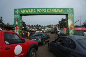 People arrive with their cars at the entrance of the Popo Carnival village in Bonoua, Ivory Coast, April 24, 2022 (Photo: Reuters/Luc Gnago)