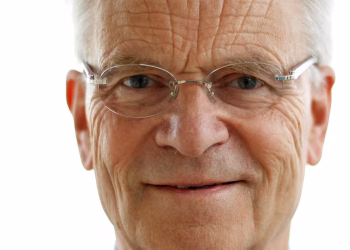 Jeffrey Archer, UK novelist and scandal-plagued politician, dies on eve of final book